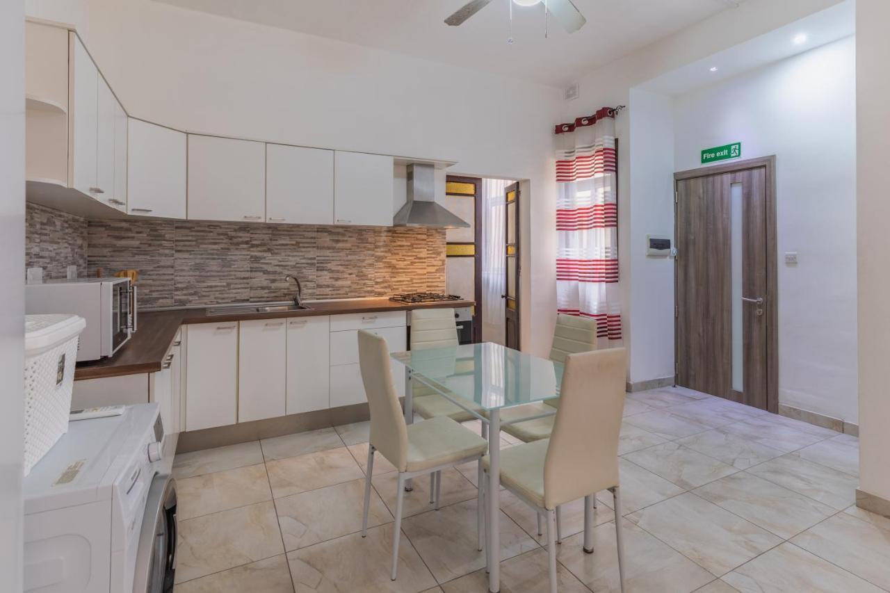 Bormla - Comfortable Two Bedroom Apartment Cospicua Buitenkant foto